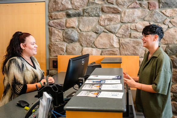 A member at a branch counter speaking with a Citadel employee